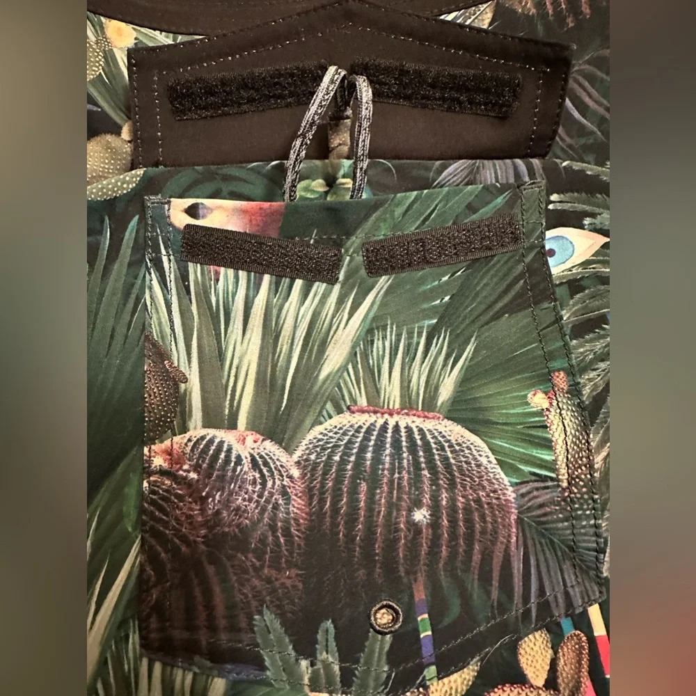 Roark Board Shorts  Men Chiller Jardin Oasis Polyester Blend Size 36